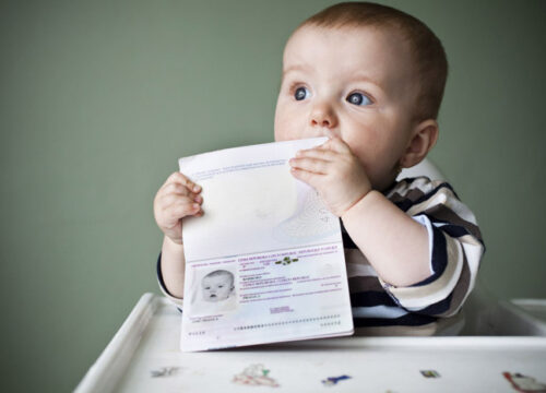 Trẻ em đi du lịch nước ngoài có cần hộ chiếu?
