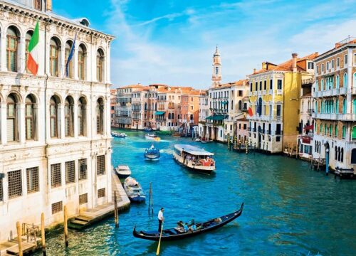 Khám phá thành phố kênh đào nổi tiếng bậc nhất Italia